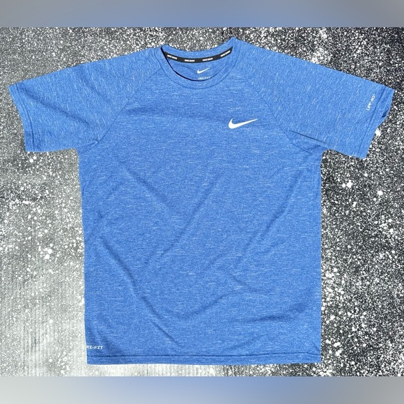 NIKE SWIM UPF 40+ Dri-Fit T-Shirt Size Medium EUC - Picture 1 of 3